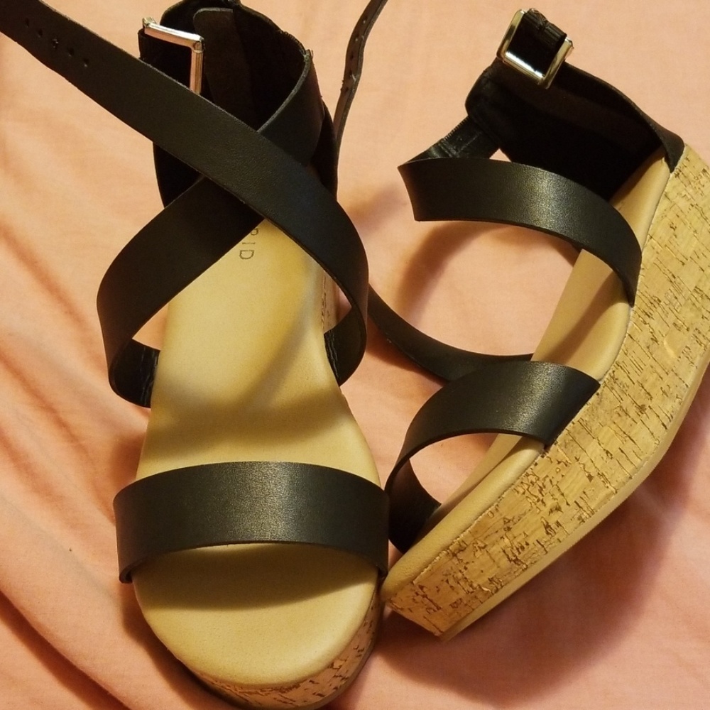 Black criss cross cork platform sandal-wide width